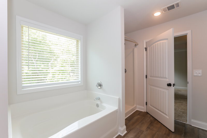 2,220/Mo, 122 Heartland Circle Winder, GA 30680 Main Bathroom View 2