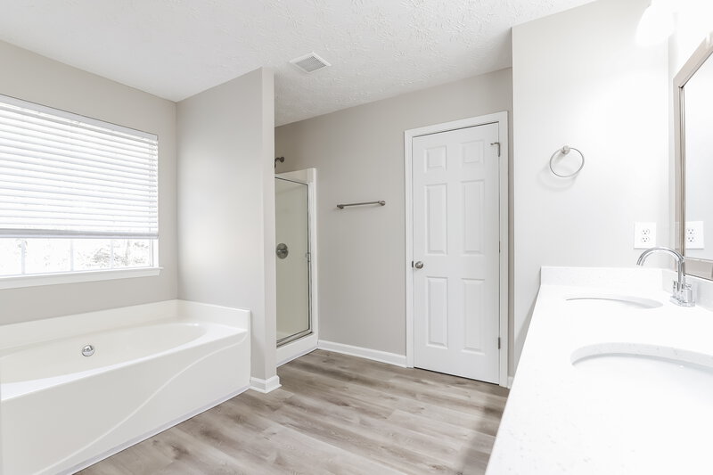 2,530/Mo, 1870 Skylar Leigh Dr Buford, GA 30518 Main Bathroom View