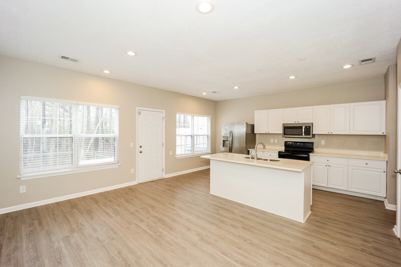 0/Mo, 2833 Windsor Forrest Ct College Park, GA 30349 Living Room View