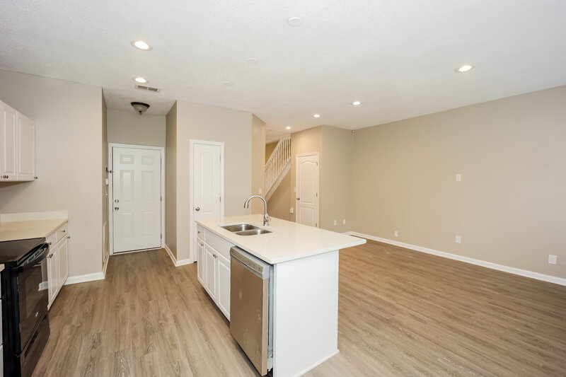 0/Mo, 2833 Windsor Forrest Ct College Park, GA 30349 Living Room View 4