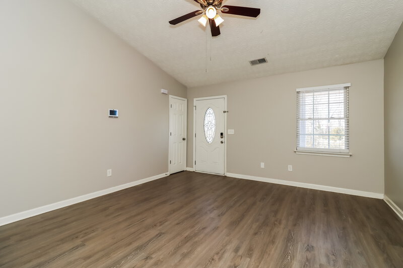 1,680/Mo, 110 Hunters Keep Covington, GA 30014 Living Room View