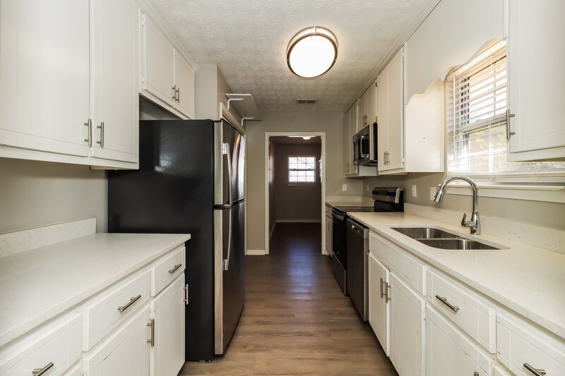 1,680/Mo, 110 Hunters Keep Covington, GA 30014 Kitchen View