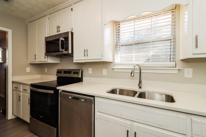 1,680/Mo, 110 Hunters Keep Covington, GA 30014 Kitchen View 2
