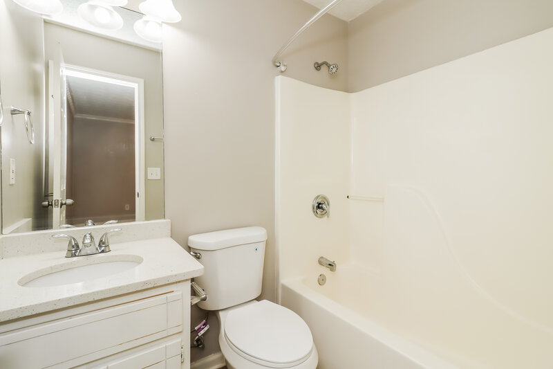 1,680/Mo, 110 Hunters Keep Covington, GA 30014 Main Bathroom View