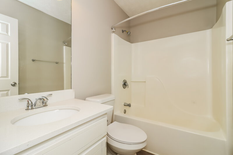 1,680/Mo, 110 Hunters Keep Covington, GA 30014 Bathroom View