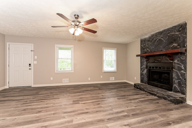 2,380/Mo, 709 Cloudland Ct Stockbridge, GA 30281 Living Room View 2