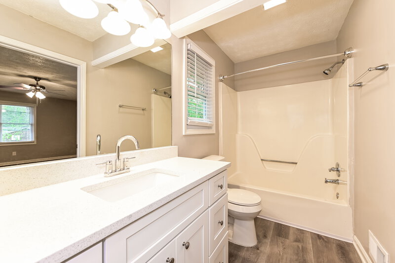 2,380/Mo, 709 Cloudland Ct Stockbridge, GA 30281 Bathroom View