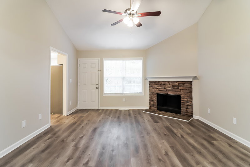2,520/Mo, 709 Wesley Dr Jackson, GA 30233 Living Room View