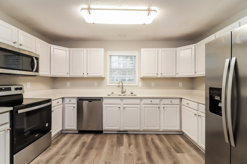 2,520/Mo, 709 Wesley Dr Jackson, GA 30233 Kitchen View