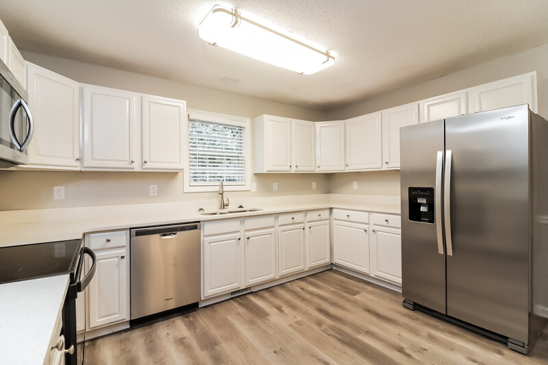 2,520/Mo, 709 Wesley Dr Jackson, GA 30233 Kitchen View 2