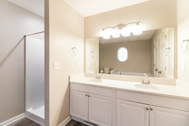 2,520/Mo, 709 Wesley Dr Jackson, GA 30233 Main Bathroom View