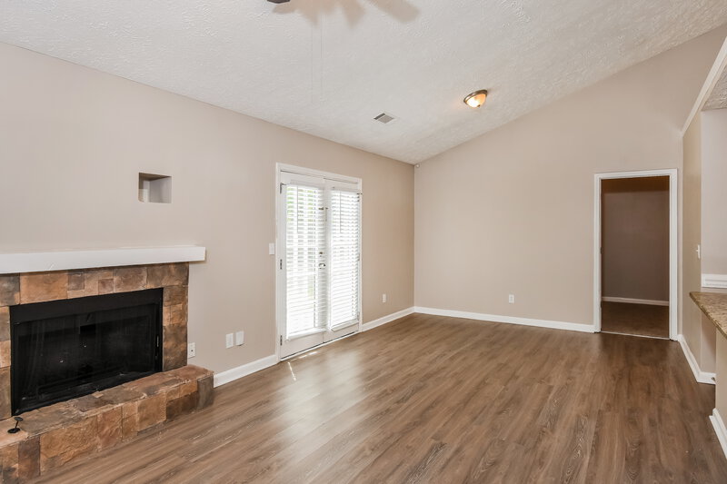 1,930/Mo, 2649 Laurel Ln NW Kennesaw, GA 30152 Living Room View 2