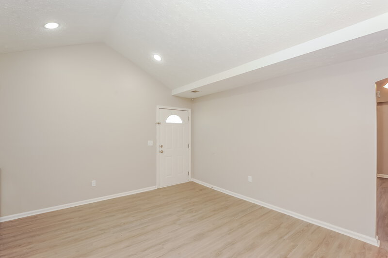 2,800/Mo, 329 Cross Plains Hulett Rd Carrollton, GA 30116 Living Room View