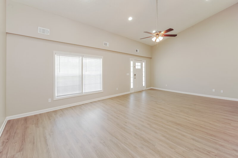 2,800/Mo, 329 Cross Plains Hulett Rd Carrollton, GA 30116 Living Room View 2