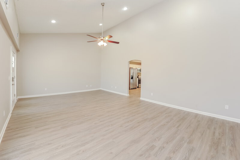 2,800/Mo, 329 Cross Plains Hulett Rd Carrollton, GA 30116 Living Room View 3