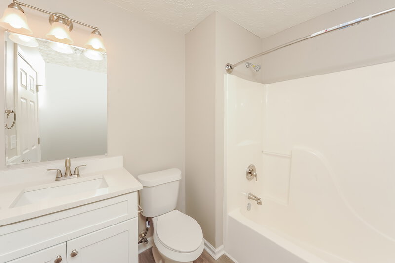 2,800/Mo, 329 Cross Plains Hulett Rd Carrollton, GA 30116 Main Bathroom View