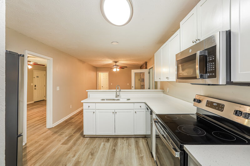 2,000/Mo, 4839 W Lake Way Douglasville, GA 30135 Kitchen View 2