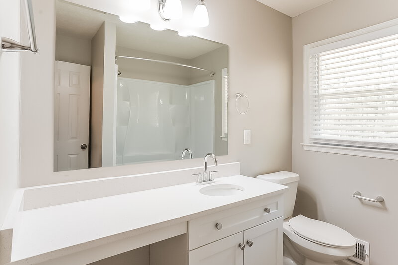 1,945/Mo, 4839 W Lake Way Douglasville, GA 30135 Main Bathroom View