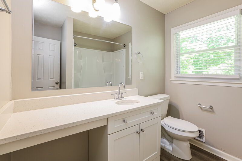 2,000/Mo, 4839 W Lake Way Douglasville, GA 30135 Bathroom View 2