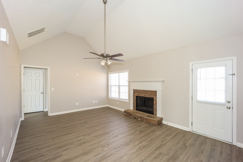 2,220/Mo, 130 Hidden Brook Trl Newnan, GA 30265 No Caption View