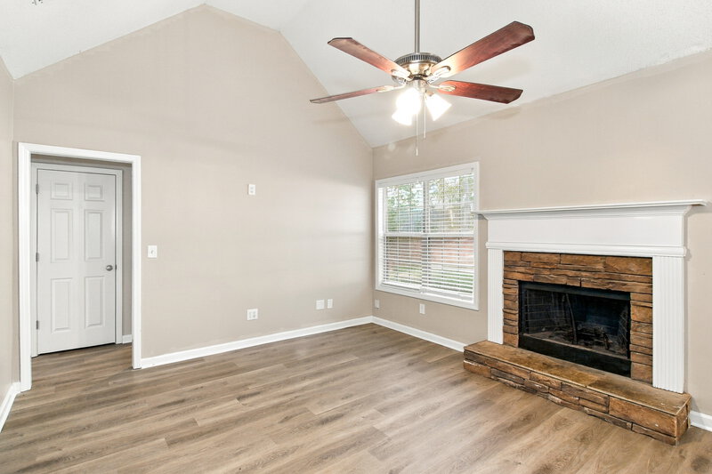 1,995/Mo, 130 Hidden Brook Trl Newnan, GA 30265 Living Room View
