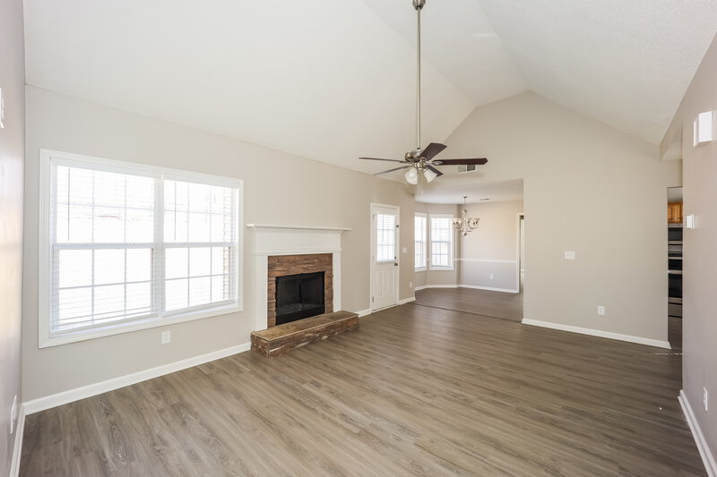 2,220/Mo, 130 Hidden Brook Trl Newnan, GA 30265 Living Room View 2