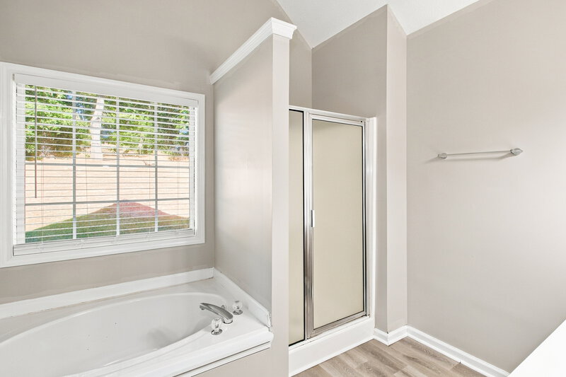 1,995/Mo, 130 Hidden Brook Trl Newnan, GA 30265 Primary Bathroom View 2