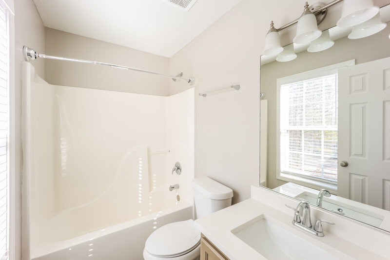 2,220/Mo, 130 Hidden Brook Trl Newnan, GA 30265 Bathroom View