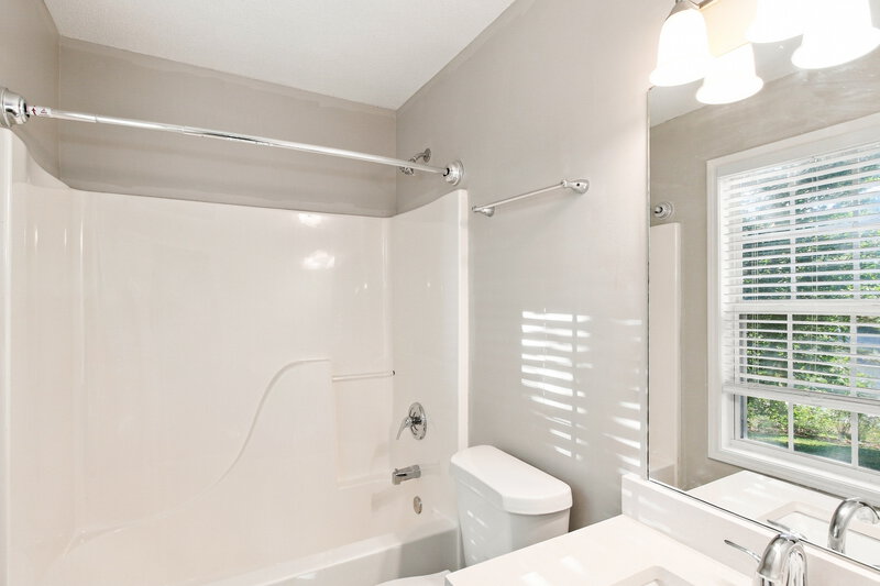 1,995/Mo, 130 Hidden Brook Trl Newnan, GA 30265 Bathroom View