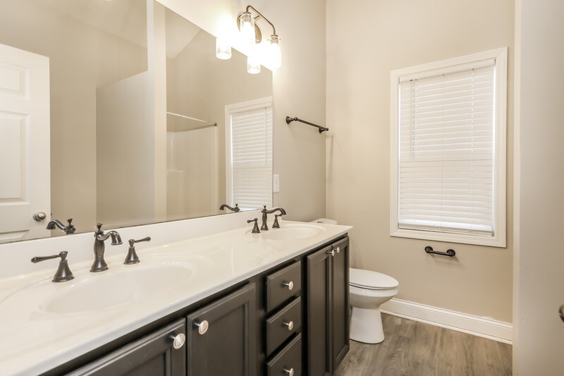 2,140/Mo, 80 Emmette Dr Dawsonville, GA 30534 Main Bathroom View