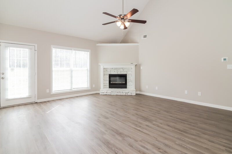 2,390/Mo, 121 High Meadow Trl Jenkinsburg, GA 30234 Living Room View