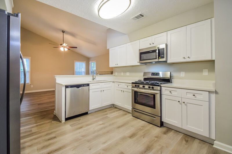 2,030/Mo, 547 Riverbirch Trce Stone Mountain, GA 30087 Kitchen View 2