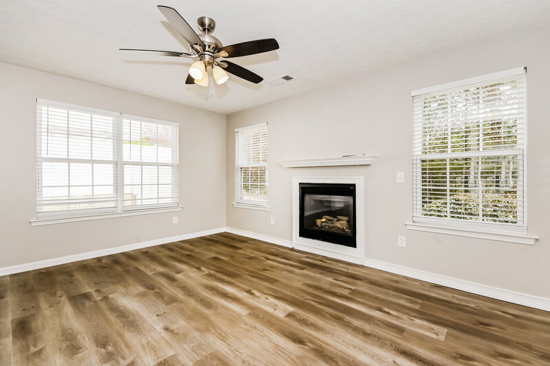 2,800/Mo, 171 Swanee Ln Woodstock, GA 30188 Living Room View