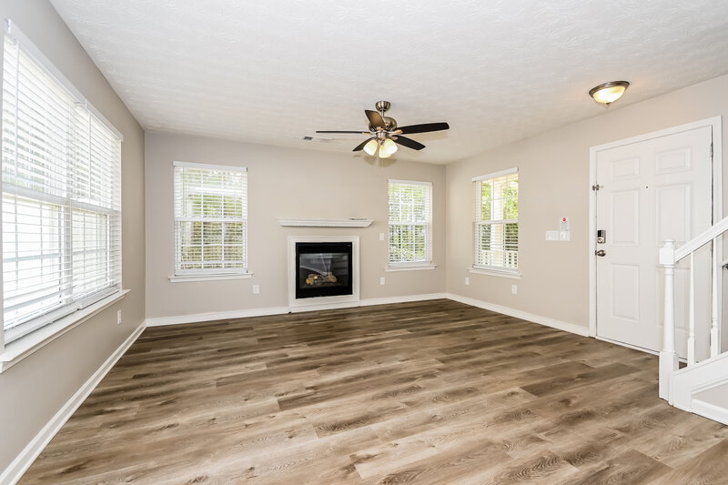 2,800/Mo, 171 Swanee Ln Woodstock, GA 30188 Living Room View 2