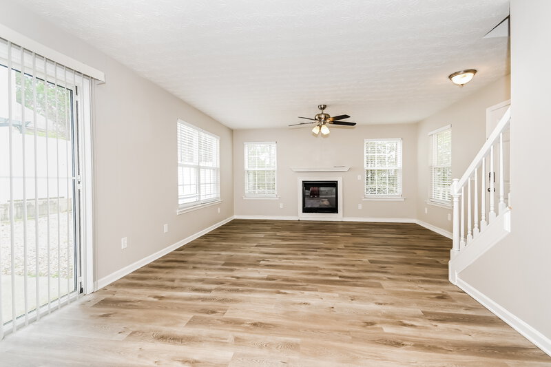 2,800/Mo, 171 Swanee Ln Woodstock, GA 30188 Living Room View 3