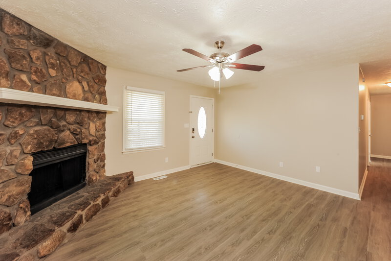 1,960/Mo, 3325 Shady Cove Rd Cumming, GA 30041 Living Room View