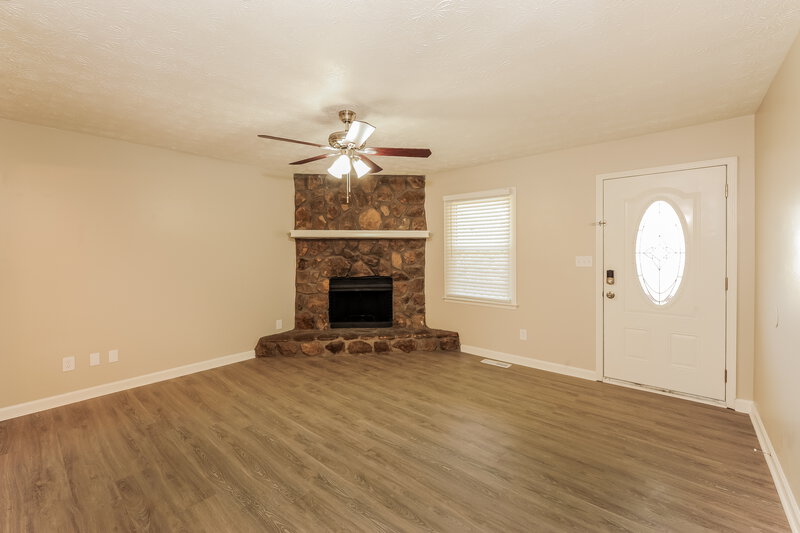 1,960/Mo, 3325 Shady Cove Rd Cumming, GA 30041 Living Room View 2