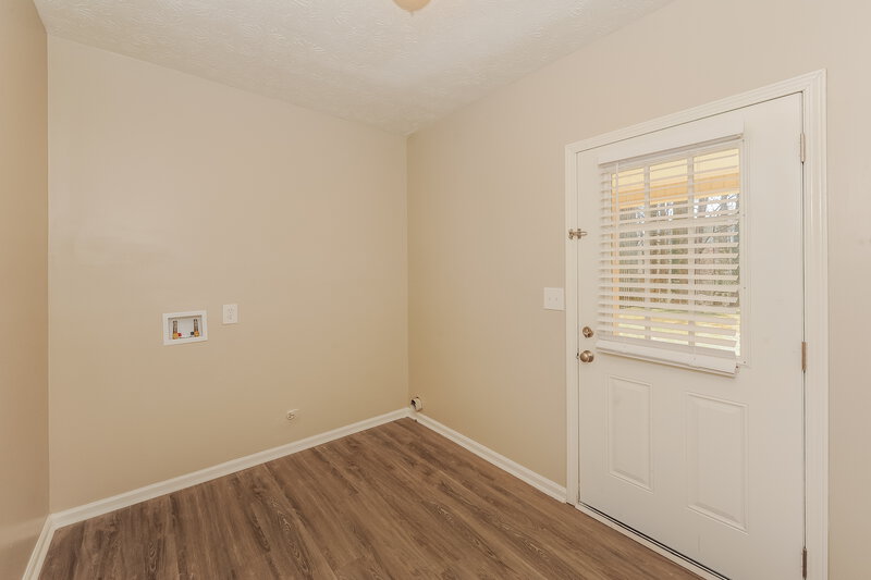 1,960/Mo, 3325 Shady Cove Rd Cumming, GA 30041 Laundry Room View