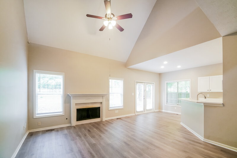 2,260/Mo, 57 Highland Dr Carrollton, GA 30116 Living Room View 2