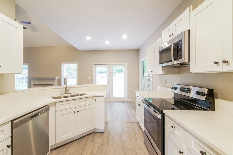 2,260/Mo, 57 Highland Dr Carrollton, GA 30116 Kitchen View