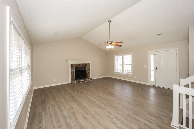 1,980/Mo, 210 Ashley Creek Dr Newnan, GA 30263 Living Room View 3