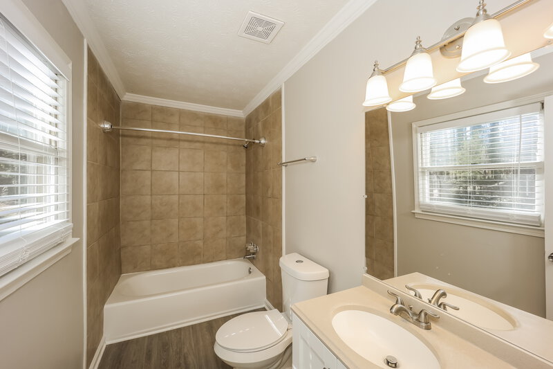 1,980/Mo, 210 Ashley Creek Dr Newnan, GA 30263 Main Bathroom View
