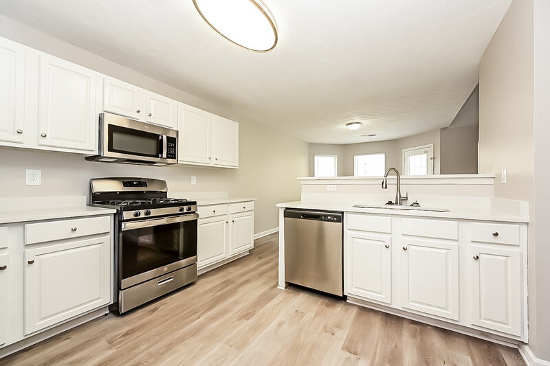 2,470/Mo, 412 Kimberwick Dr Hampton, GA 30228 Kitchen View 2