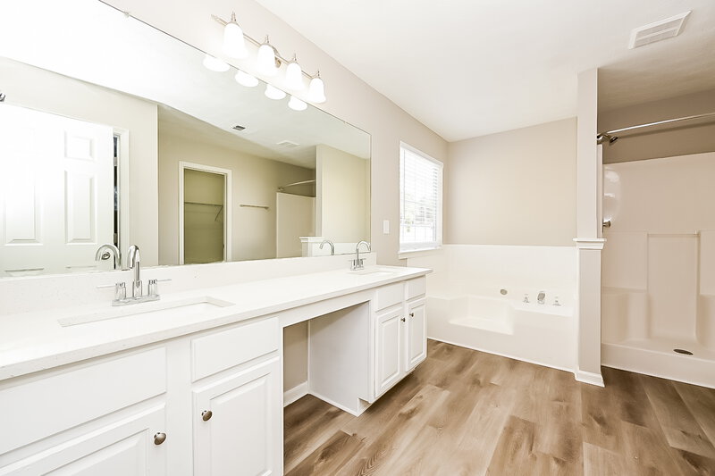 2,470/Mo, 412 Kimberwick Dr Hampton, GA 30228 Main Bathroom View