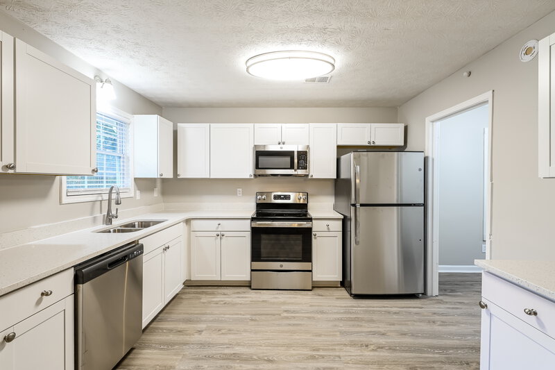 2,100/Mo, 4392 Hardwood Cir SW Lilburn, GA 30047 Kitchen View