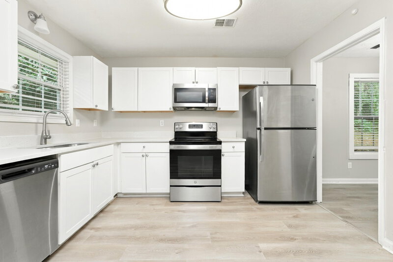2,045/Mo, 4392 Hardwood Cir SW Lilburn, GA 30047 Kitchen View