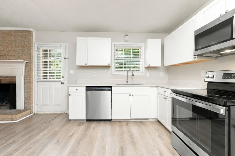 2,045/Mo, 4392 Hardwood Cir SW Lilburn, GA 30047 Kitchen View 2