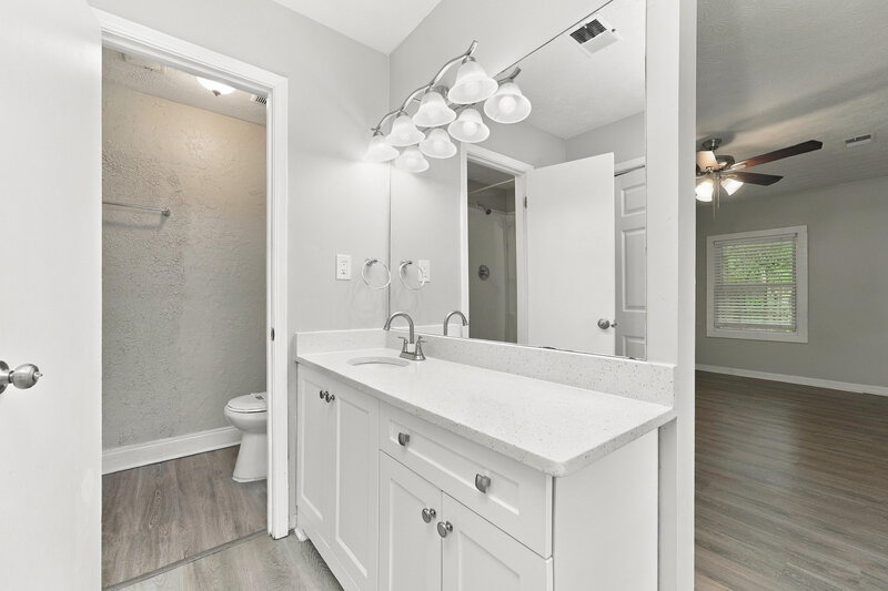 2,045/Mo, 4392 Hardwood Cir SW Lilburn, GA 30047 Primary Bathroom View