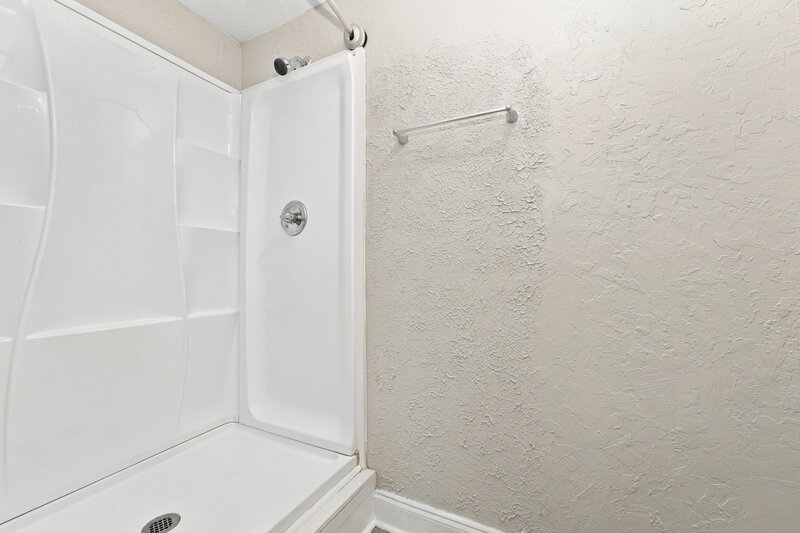 2,045/Mo, 4392 Hardwood Cir SW Lilburn, GA 30047 Primary Bathroom View 2
