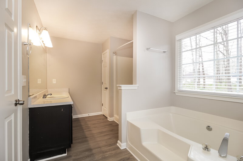 2,120/Mo, 300 Sterling Dr Powder Springs, GA 30127 Main Bathroom View